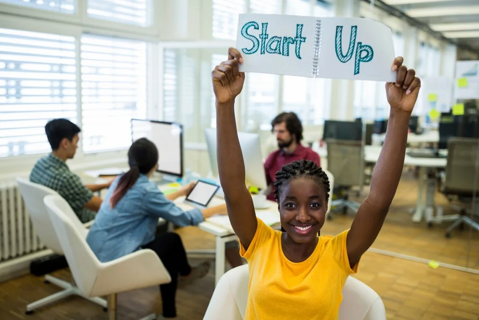 Présentation de marque pour une startup dans un bureau moderne